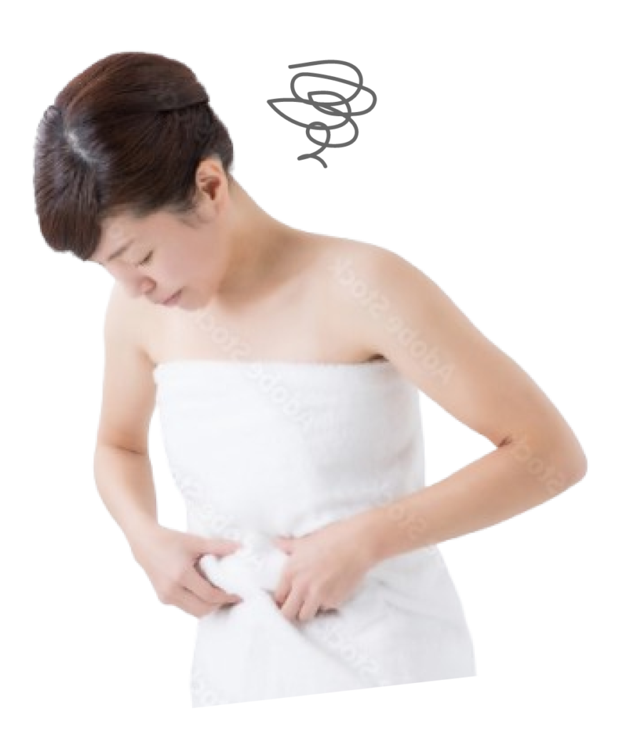 お腹のお肉をつまむ女性